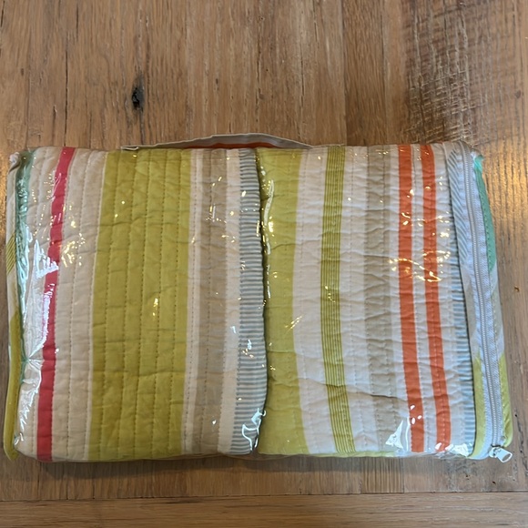 LUXE HABITAT 2 quilted striped standard pillow shams 21 x 27” NEW - Picture 3 of 3